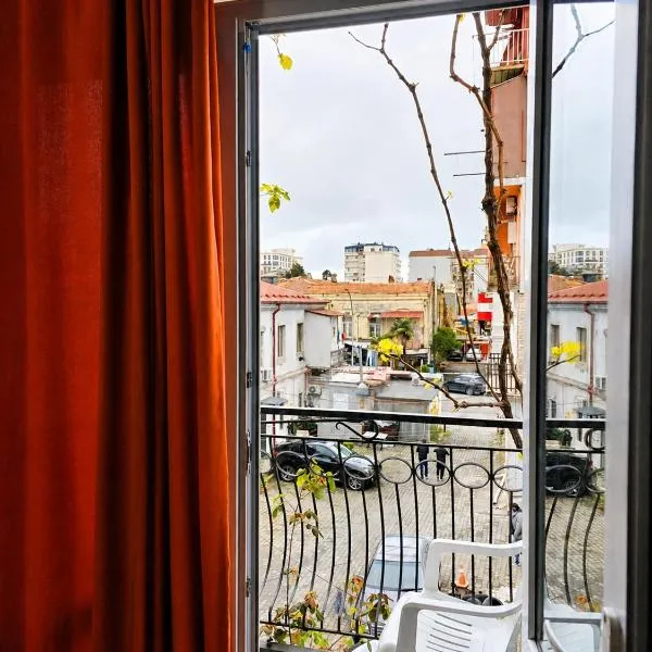Smash Hostel Batumi، فندق في باتومي