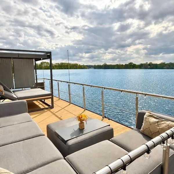 Hausboot TraumZeitBoot Jutta - exklusiver Festlieger in perfekter Lage am Scharmützelsee Bad Saarow, hotel u gradu 'Bad Saarow'