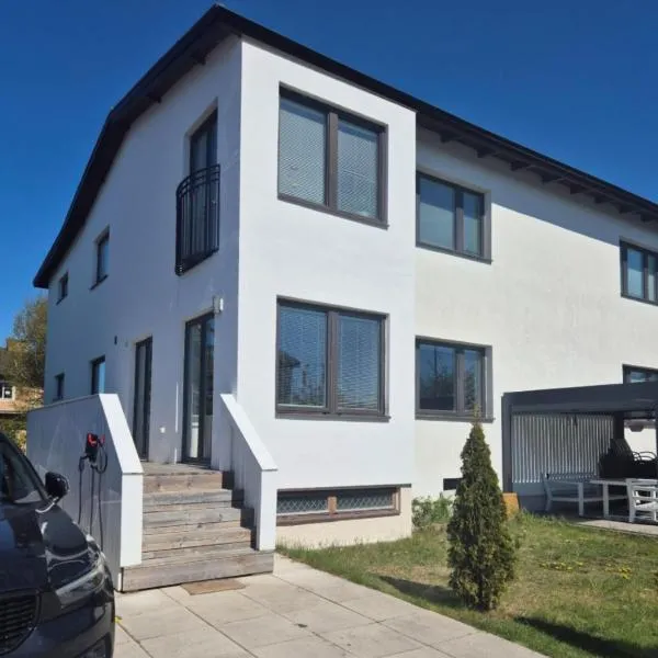 Charmig bottenvåning i Limhamn โรงแรมในLimhamn