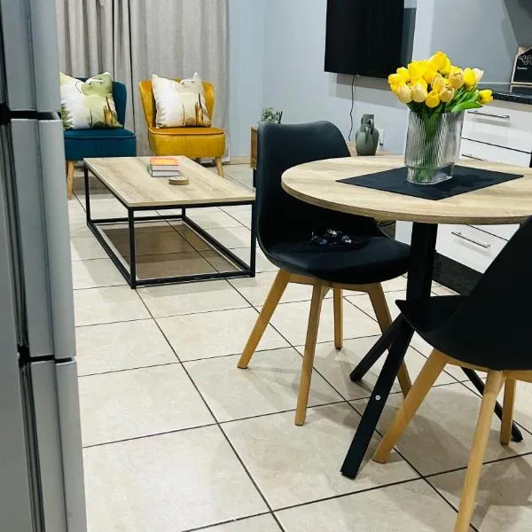 Urban Living - Self Catering Apartment, hotel en Palapye