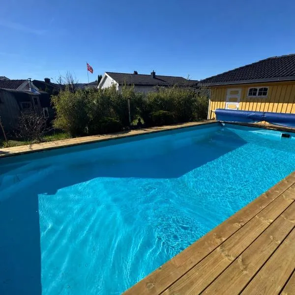 Pool & Sauna Retreat - Private Studio Apartment Porsgrunn, hotel in Porsgrunn