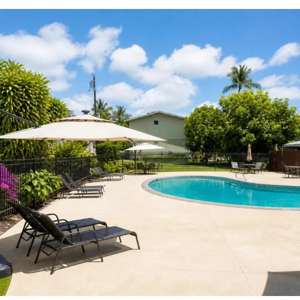 SHARE with working host, WiFi, AC, Pool, walk to Downtown, 15 min to airport - Friendly Cats in house, hotell sihtkohas Kailua-Kona