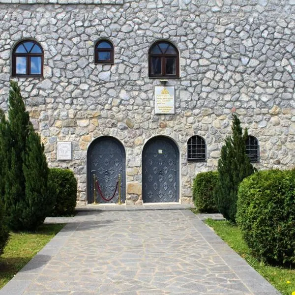 Divan, hotel Plavban