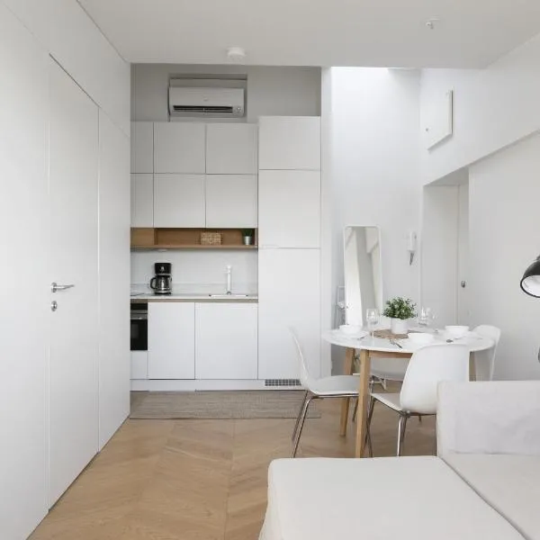 Unique and Bright Penthouse Studio in Ullanlinna, khách sạn ở Helsinki