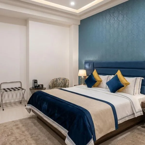 Hotel Sevora Grand 4 Min From Anand Vihar Bus Terminal and Vaishali Metro Station, hotell i Ghaziabad