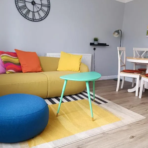 Funky Cow-Stylish flat near Glasgow Airport, hotell i Paisley