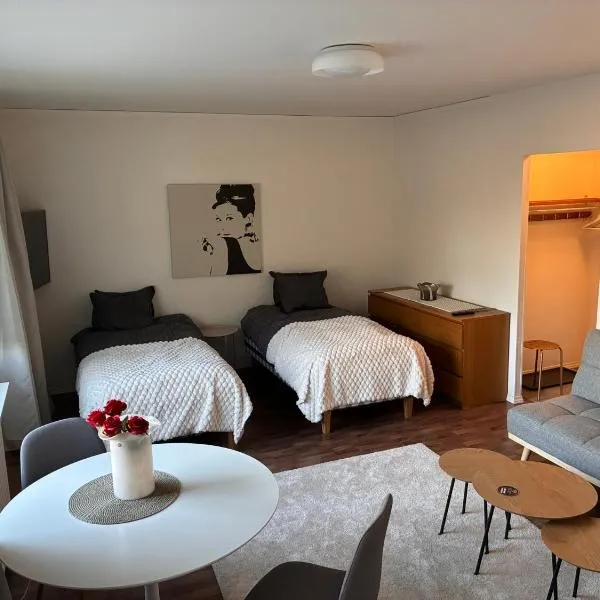 Modern City Apartment with Hästens Beds โรงแรมในHyvinkää
