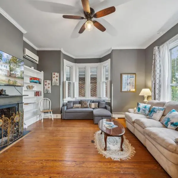 Serenity Manor 3BR – Spacious Historic Home, hotel en Onancock