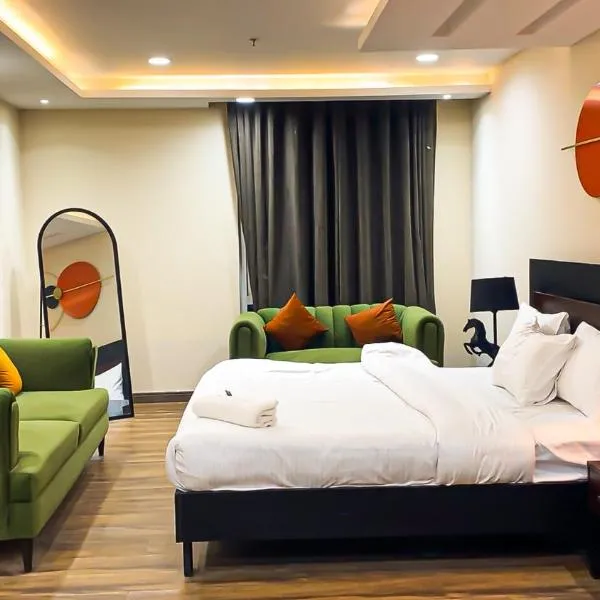 Gold Crest Dha Phase 4 Maison Noir City View 2 Bed Furnished Hotel Apartments Lahore, hotell i Lahore