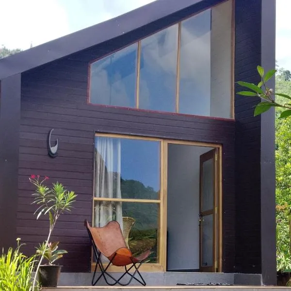 Galactic Glow Villa & Resort, hotelli kohteessa Deniyaya
