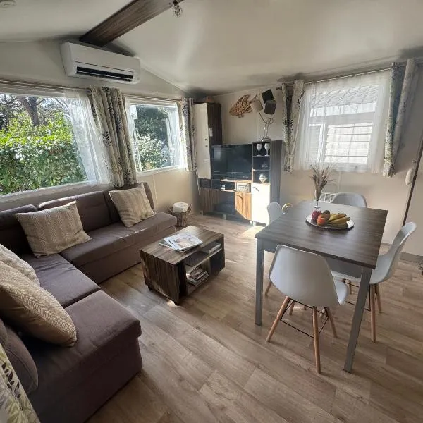 Mobil-home tout confort à Gassin Golfe de Saint-Tropez, hotel en Gassin