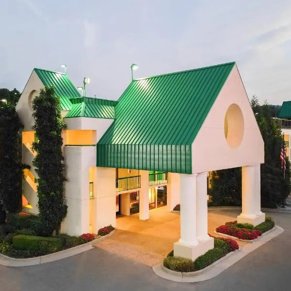 Quality Inn Near the Island Pigeon Forge, ξενοδοχείο σε Pigeon Forge