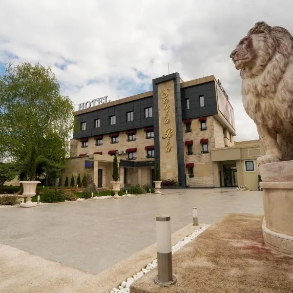 Hotel Santa Ria, ξενοδοχείο στο Κάρτζαλι