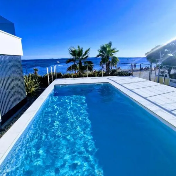Dinary Deluxe Apartments, hotel di Vir