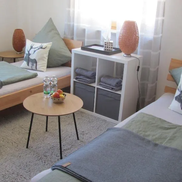 #6 Komfortables sonniges Gästezimmer mit 2 Betten, Gemeinschaftsbad, W-Lan frei, Airport nah, Hotel in Trunkelsberg