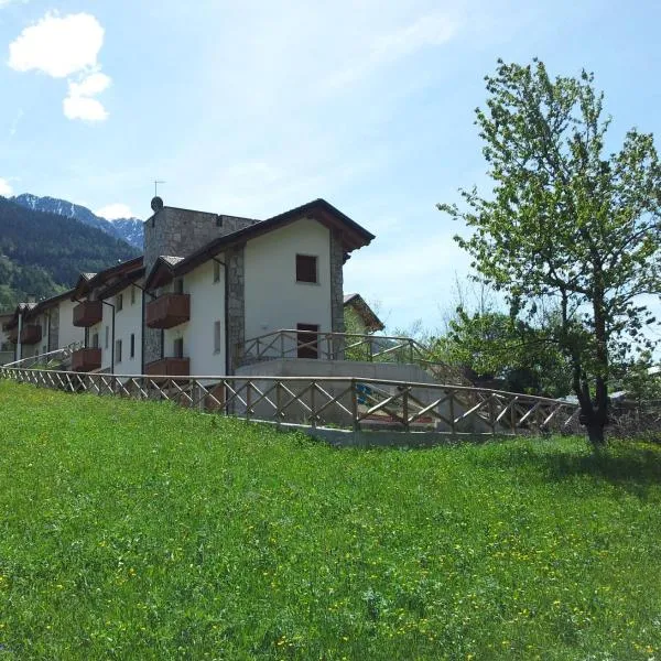 Corno Plazza Garden, hotel i Incudine