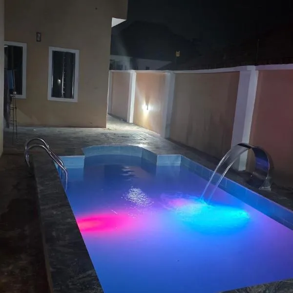 2 bed BQ with swimming pool & 24-7 Electricity, viešbutis Akūrėje