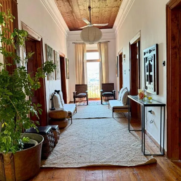 3 bedroom Ottoman Heritage Flat with Sea Views in Molyvos Lesvos, hotel in Mithymna