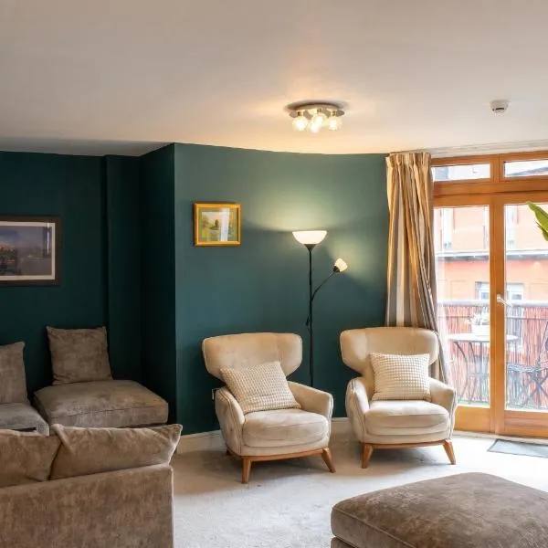 City Centre Gem Balcony 2 Baths Free Parking, khách sạn ở Birmingham