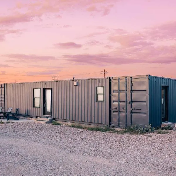 Container Home at Stardust Big Bend 5 min from Park, hotel in Terlingua