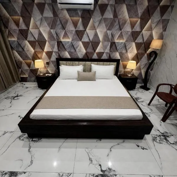 Essa Homestay, hotel sa Faisalabad