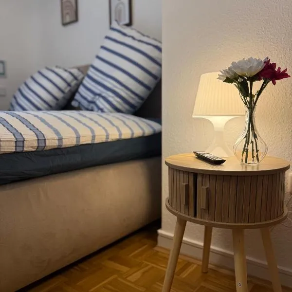 Helle 2-Zimmer-Wohnung mit modernem Design, ξενοδοχείο σε Mönchengladbach