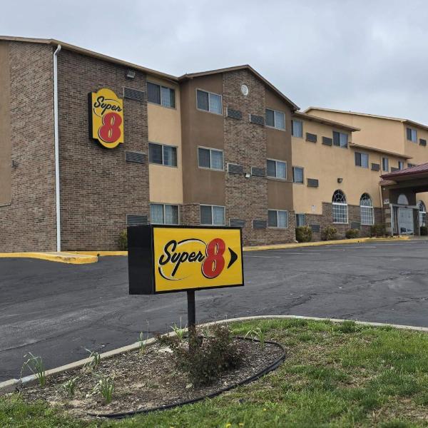 Super 8 by Wyndham Kansas City, Kansas City