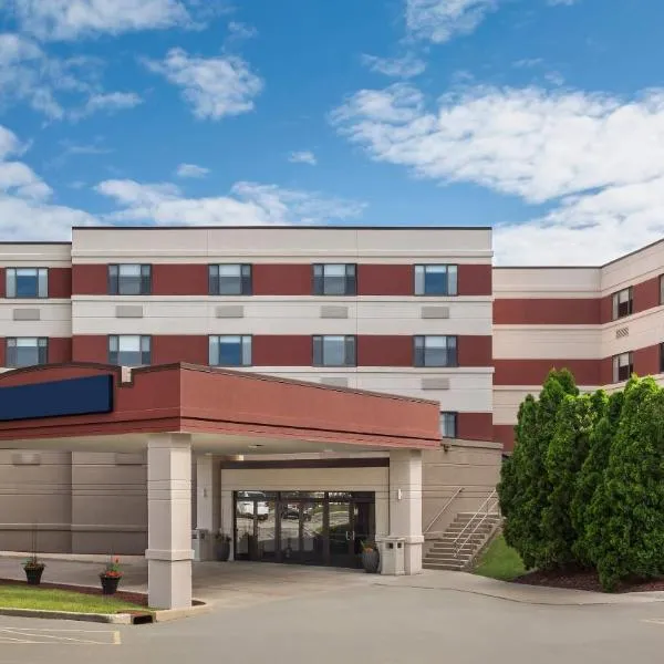 Royle Hotel Milwaukee Airport, hotell i Milwaukee