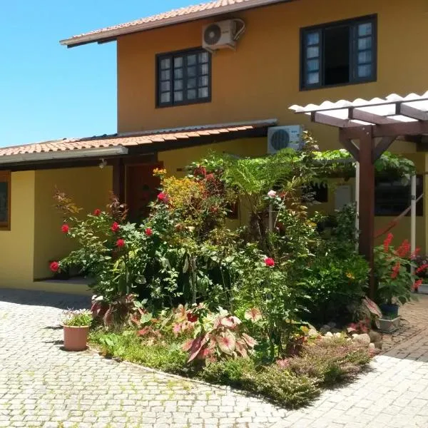 Casas na Praia de Bombas - Bombinhas, hotel in Bombinhas