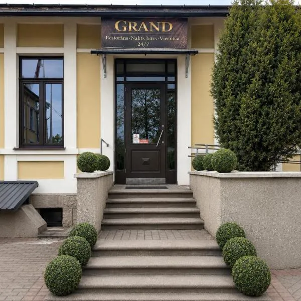 GRAND Restaurant&Hotel, hotel en Daugavpils