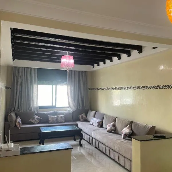 Comfortable apartment in an upscale neighborhood، فندق في ساليه