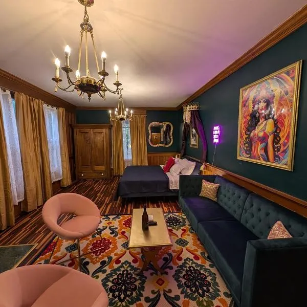 The Queen Hotel- Downtown Sturgeon Bay, готель у місті Стерджен-Бей