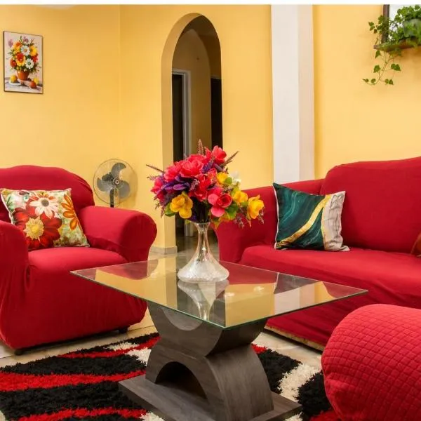 Canefield Airport में, होटल Scenic 3 Bedroom Apartment With Balcony Views
