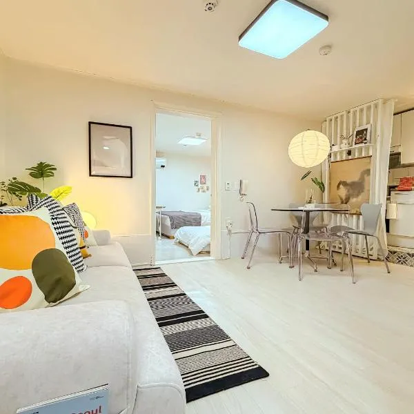 Hongdae 10 min Family 2BR Direct Airport Bus from ICN airport, hotel in Seoul