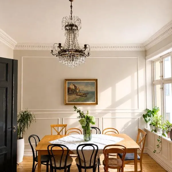 Super central, big and bright apartment in the heart of Oslo, hotell i Oslo