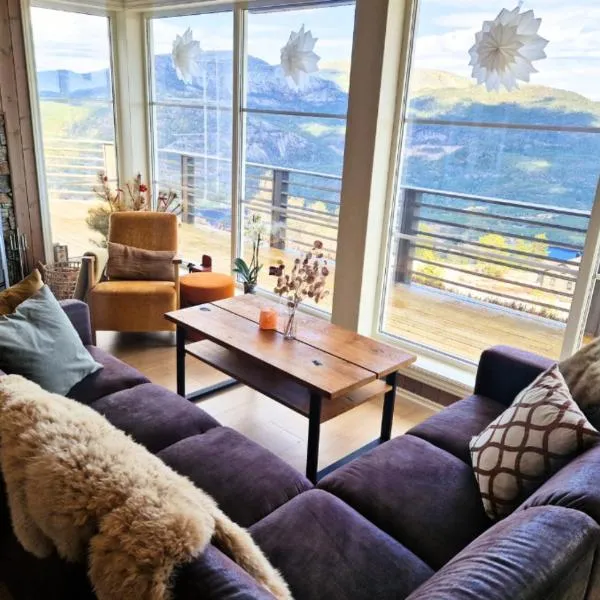 Mountain Ski Cabin with Sauna & Scenic Views, hotel a Kviteseid