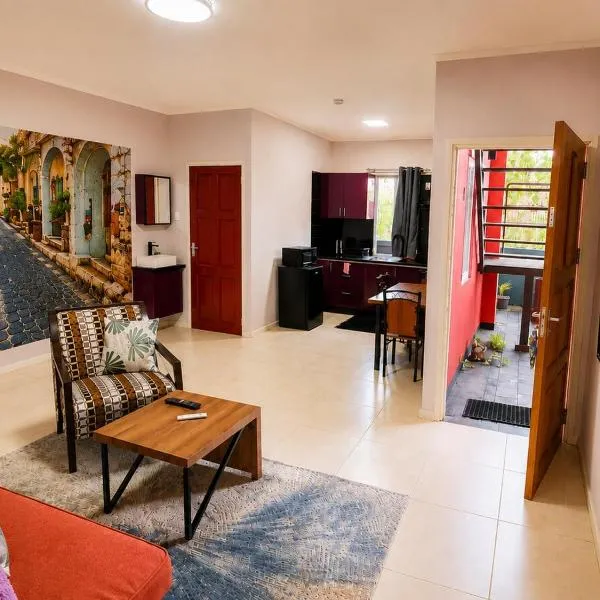 Modern 2BR Apt with Kitchen FAST WIFI AC in North Paramaribo, hotel en Paramaribo