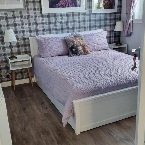 Innisfail Edi - double room with private bathroom, Edinburgh