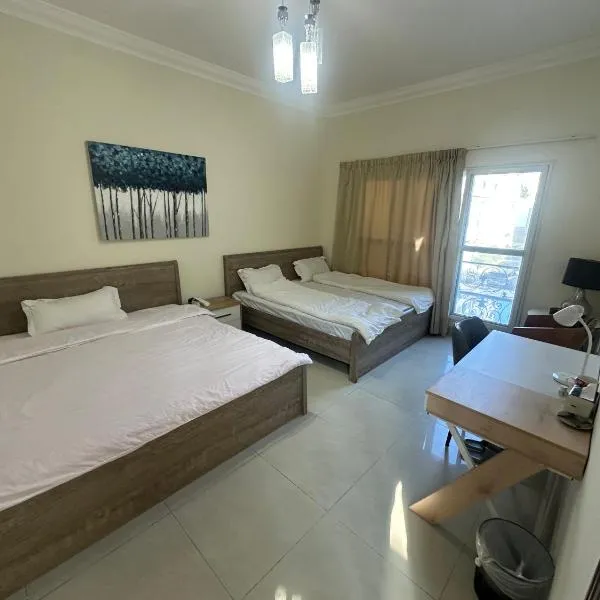 Spacious Villa With Master bedrooms, hotel u Dubaiju