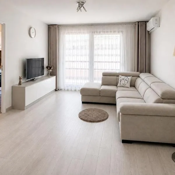 नीस में, होटल Beautiful bright 2-bedroom apartment 1 minute from the beach