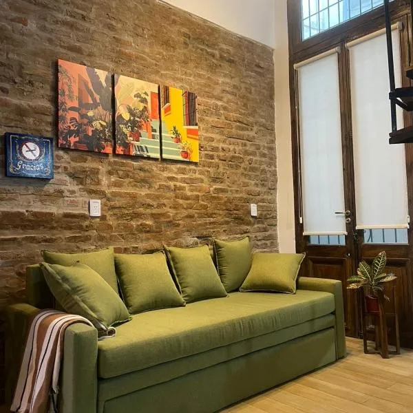 Loft con patio frente a Mercado San Telmo, 2 baños: Buenos Aires'te bir otel