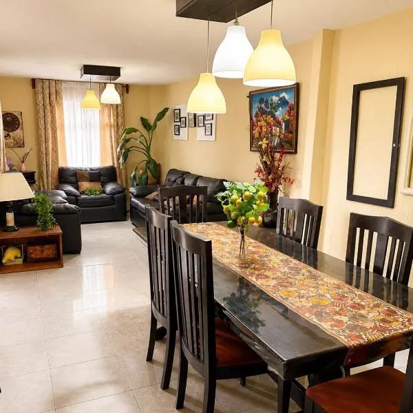 Casa amplia y cómoda con Parqueo y seguridad en ubicación estratégica, hotel a Amatitlán
