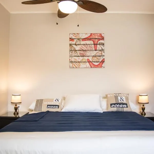 The Pier Beach Inn & Suites, hotel in Willemstad