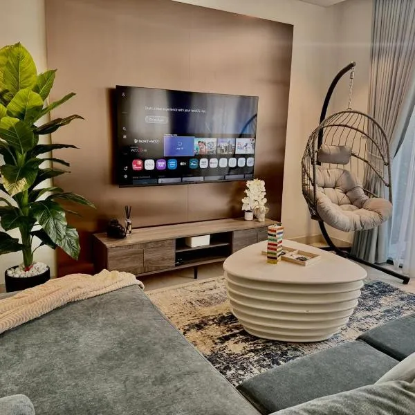 Danah Bay Coastal 2BR Townhouse with Private Garden, hotel en Ras al-Jaima