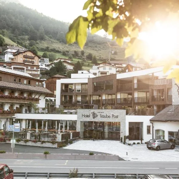 Aktiv- und Wellnesshotel Traube- Post, hotel em Curon Venosta