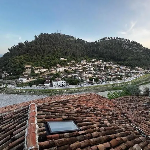 Guva Mangalem Boutique Hotel & Restaurant -Berat Old Town View, hotel u gradu 'Berat'