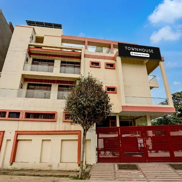 Super OYO Townhouse Gomti Nagar Sector 1 Formerly The Gahmar Inn, hotel em Lucknow