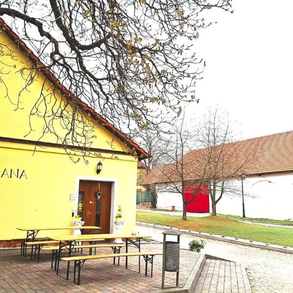 Statek Otradovice hotel, hotel in Otradovice