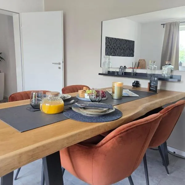 Orange Suite - Business & Relax in Großenbaum, hotel in Duisburg
