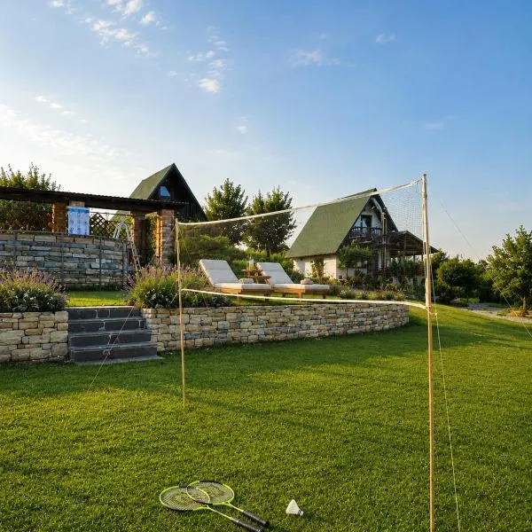 Mreznicka Idila resort- 3 riverside tiny houses with pool&jacuzzi, hotel din Galović-Selo